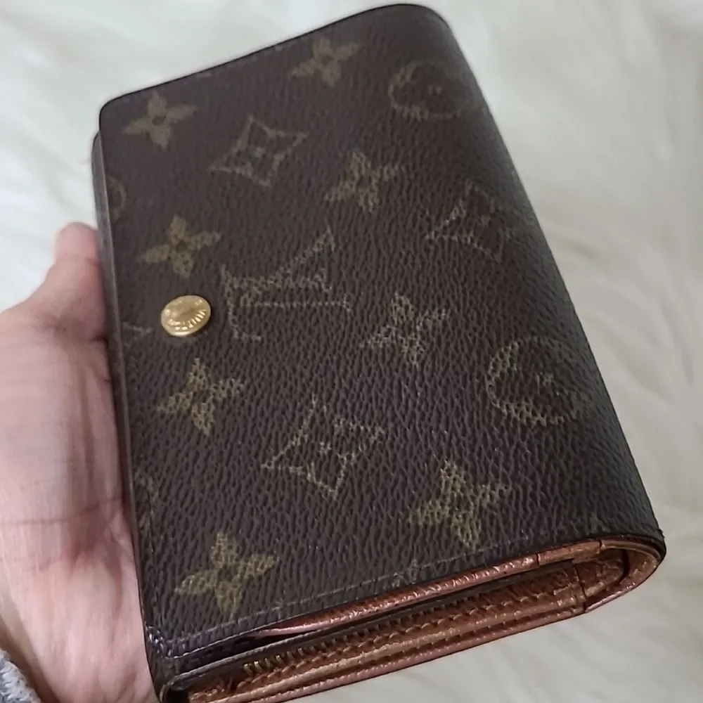💯 Authentic Louis Vuitton Short Wallet 🍀